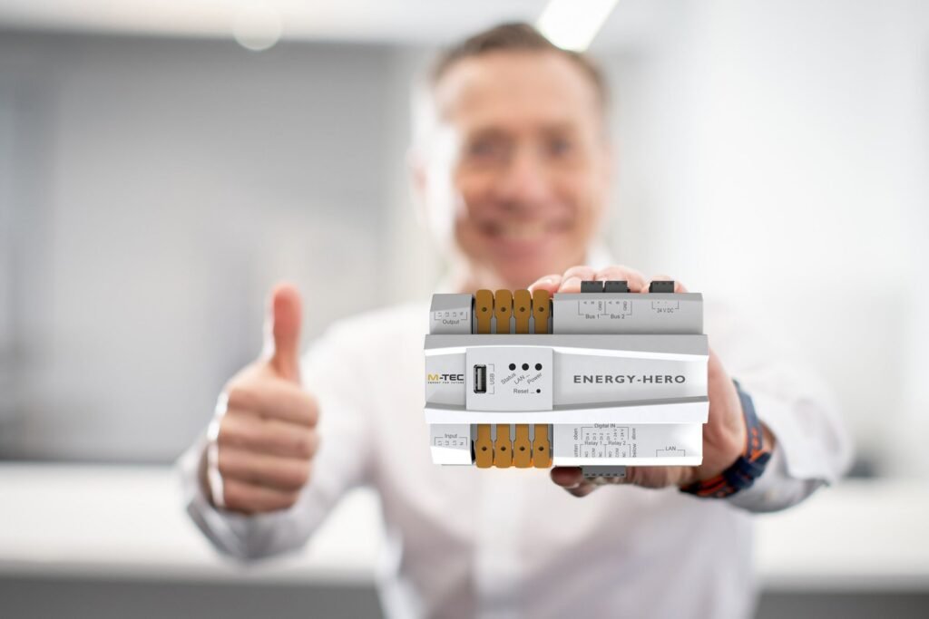 M-TEC präsentiert intelligenten Einspeisezähler für systemoffenes Energiemanagement